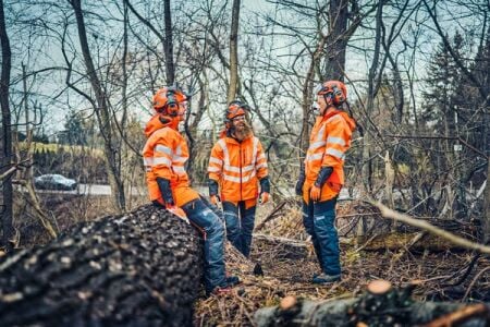  Sicher, komfortabel und robust &ndash; hochwertige Arbeits- und Schutzbekleidung von Husqvarna bietet optimalen...