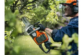 Husqvarna Akku Kettensäge 215i 12" (ohne Akku)