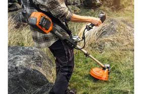Husqvarna Akku-Motorsense 220iR + Akku und Ladegerät