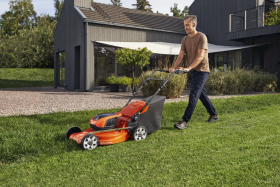 Husqvarna Akku-Rasenmäher LC 142iS inkl. BLi20 & C80
